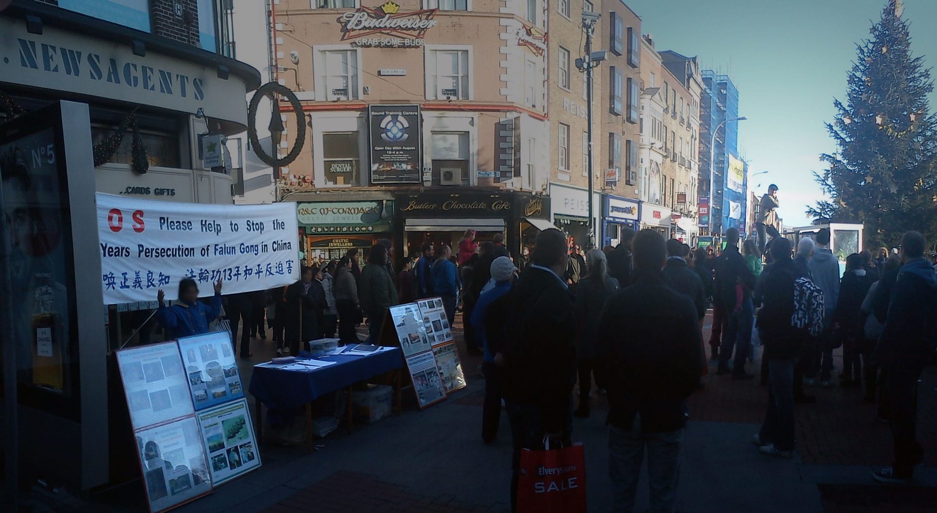 Escape artist and Falun Gong practitioners on Grafton Street.
